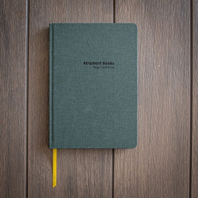 The firm, yet flexible, hardcover. The rough clothbound in a dark green color is robust and tactile.